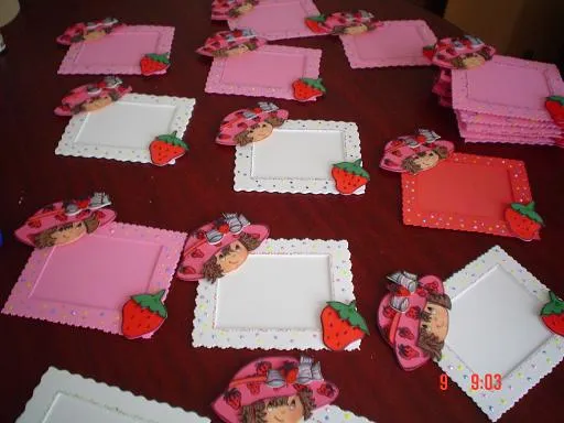 Tarjetas de invitación de cumpleaños infantiles en foami - Imagui