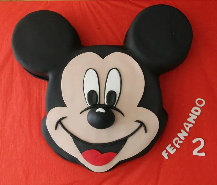 Tarta con la cara de Mickey Mouse en 2D elaborada por ...