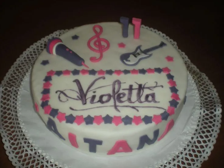 Tarta de cumpleaños para Aitana, de su serie favorita, Violetta ...