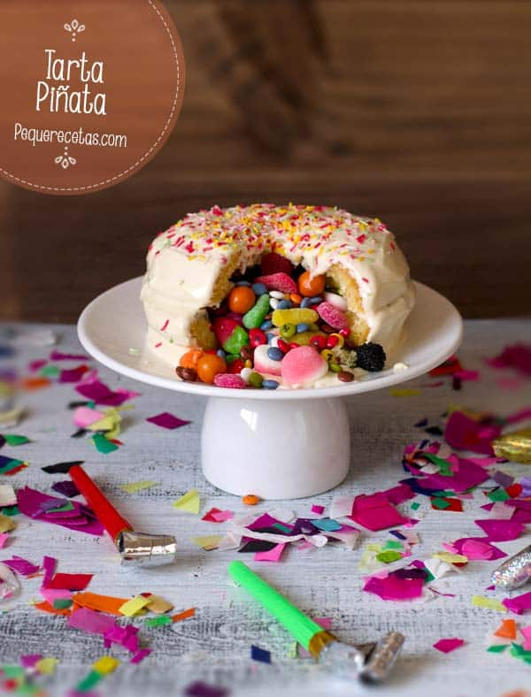 Tarta de cumpleaños llena de chuches, ¡qué original! | PequeRecetas