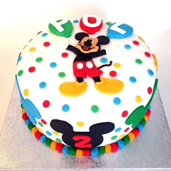 Tarta Fondant Mickey Mouse | BakeOrDie
