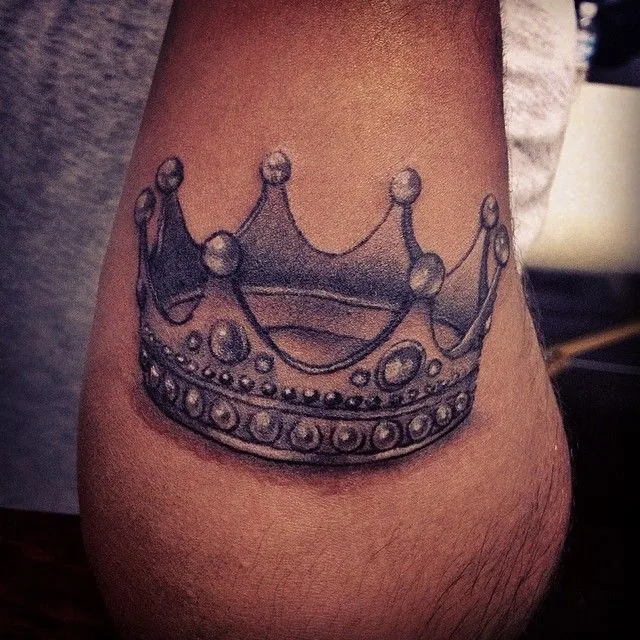 Mini Crown #eikonone #crowntattoo #corona #inked #inkmx #instattoo ...