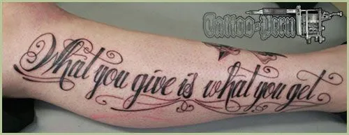 tattoo peru: Tatuajes de letras cursivas
