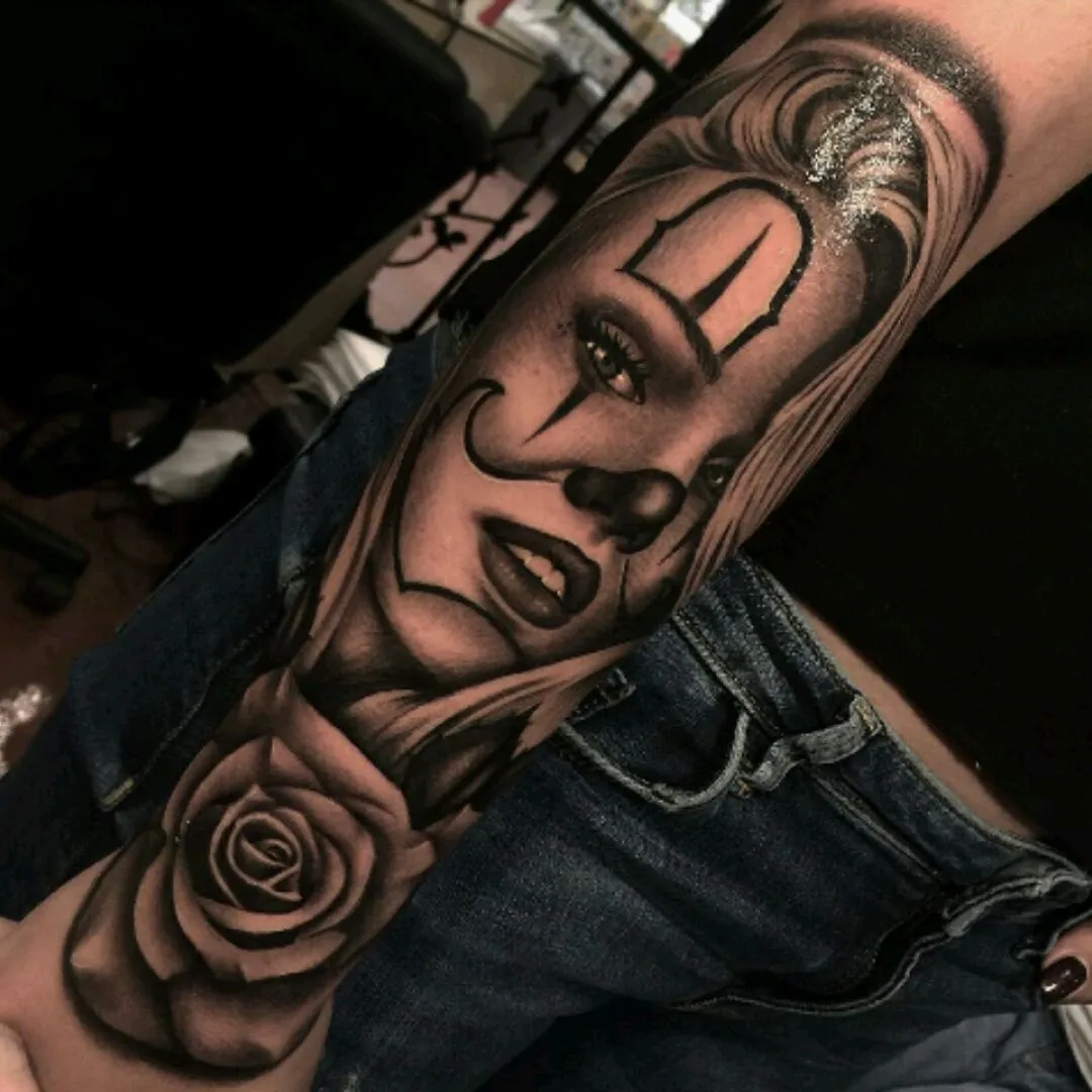 Tattoo uploaded by ZóCrin Tattoo Studio • #Palhaça #chicano #sombra •  Tattoodo
