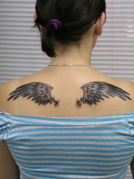 Tatuaje de alas de angel pequeñas - Imagui