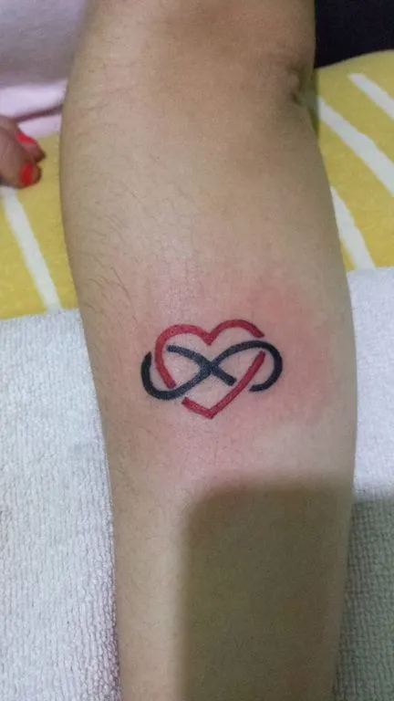 Tatuaje de amor infinito con nombre - Imagui