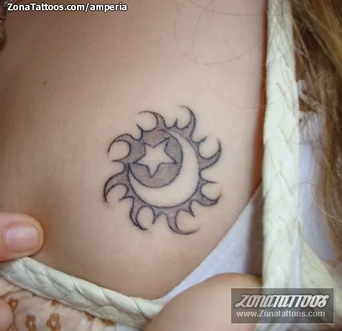 Tatuaje de Amperia - Soles Lunas Astronomía