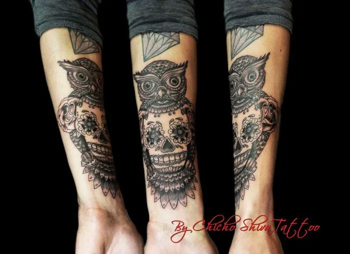 tatuaje de búho y calavera en el antebrazo | Tatuajes by Chicho ...