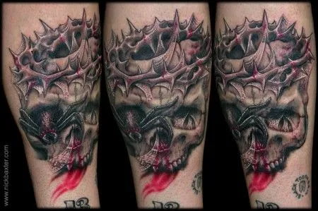 TATUAJE DE UNA CALAVERA CON UNA CORONA DE ESPINAS TATUAJE DE UNA CALAVERA CON UNA CORONA DE ESPINAS