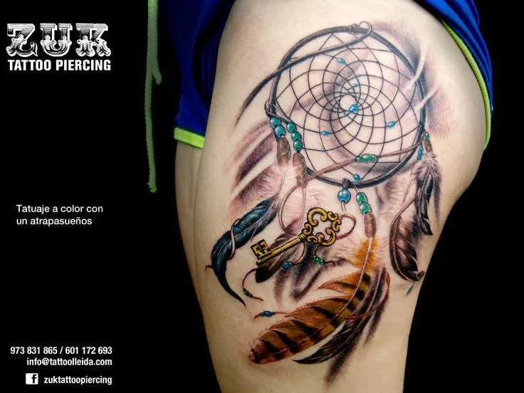 Tatuaje a color con un atrapasueños | ZUK Tattoo Piercing Lleida ...