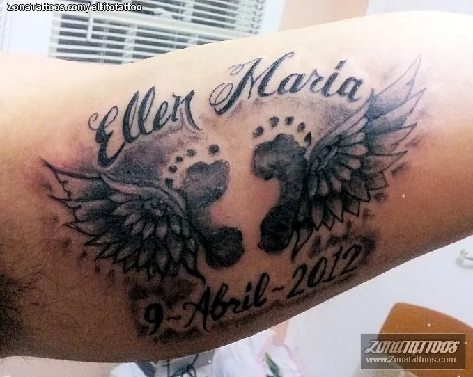 Tatuaje de eltitotattoo - Letras Alas Huellas