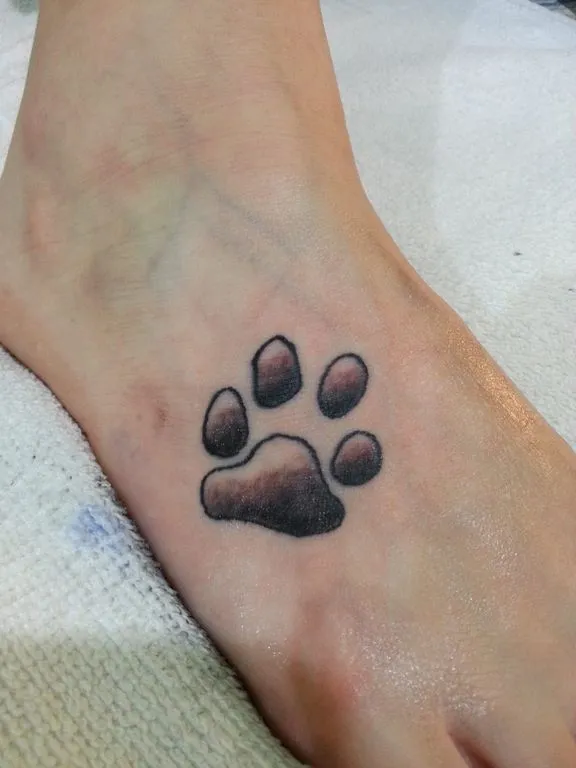 Tatuaje huellas de perro - Imagui