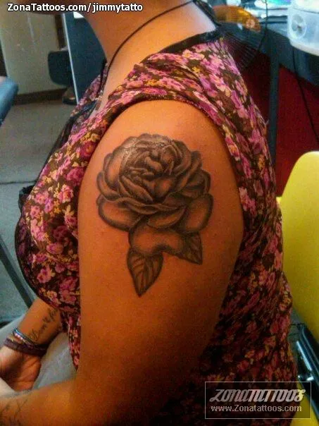 Tatuaje de jimmytatto - Rosas Flores Hombro