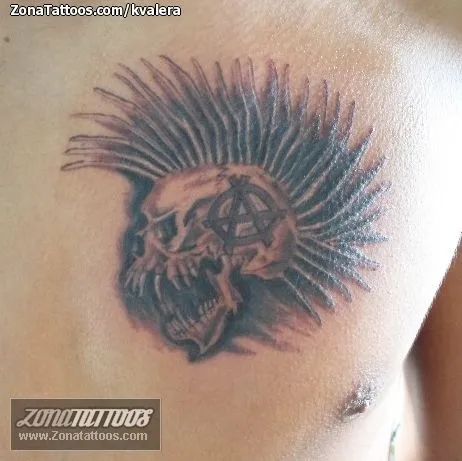 Tatuaje de Kvalera - Calaveras Punk Pecho