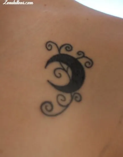 Tatuaje de Nita - Lunas Astronomía