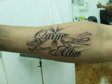 Tatuajes en el brazo nombres - Imagui