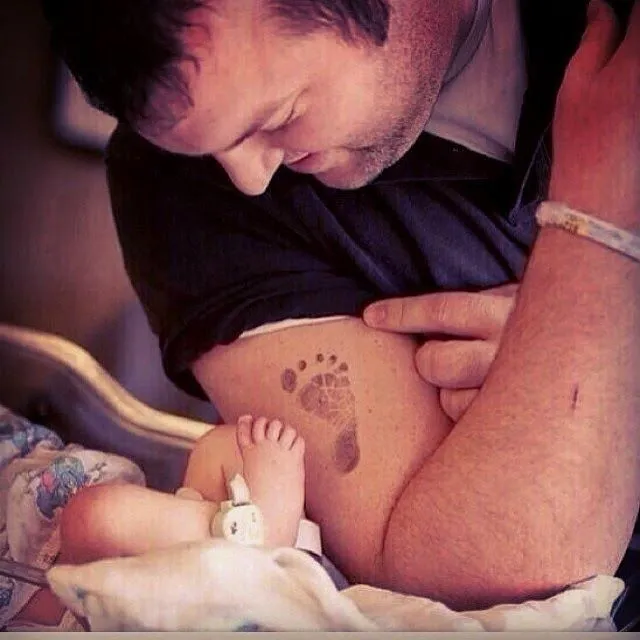 Tatuaje de un padre que adora a su hijo recién nacido | Fotos de ...