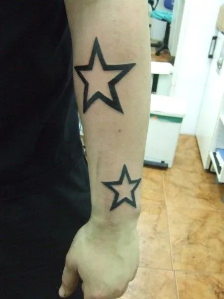 Imagenes de tatuajes de estrellas en el brazo - Imagui