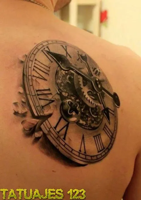 tatuaje-reloj-en-hombro.jpg