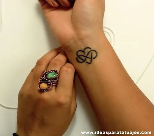 Tatuaje del Símbolo de Infinito y Corazón El tatuaje del símbolo ...
