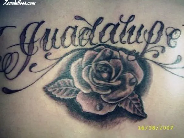Imagenes de tatuajes de rosas con nombre - Imagui