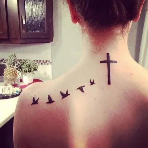 Tatuajes de cruz para mujer - Imagui