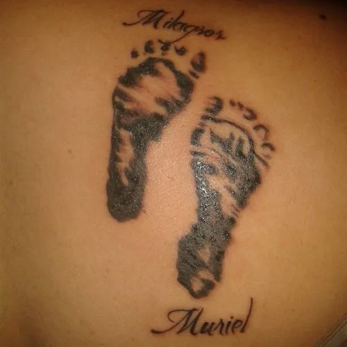 Micaela nos manda este pequeño tatuaje en la espalda de los pies ...
