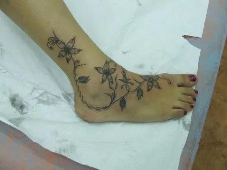 Tatuajes de flores en el pie - Imagui