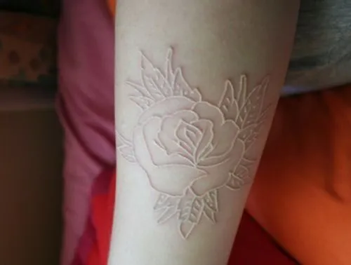 Lo llevamos en la piel: Tinta Blanca, un tatuaje original.