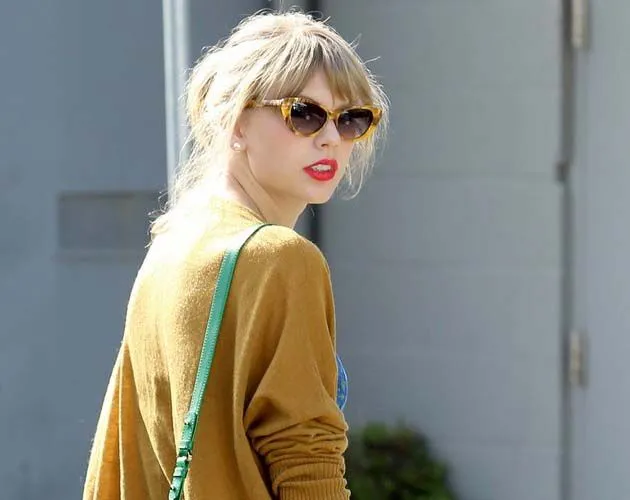 Taylor Swift llevará un traje militar en su próximo videoclip Taylor Swift llevará un traje militar en su próximo videoclip