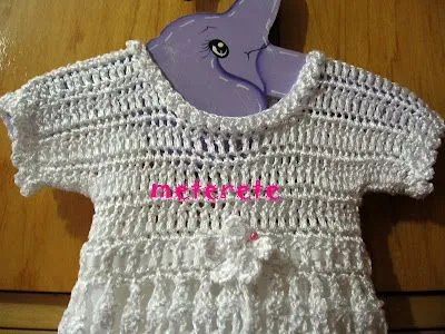 Tejedora Compulsiva: Gorrita y otro vestido tejido para bebé