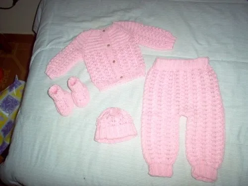 Conjuntos tejidos para bebés niñas - Imagui