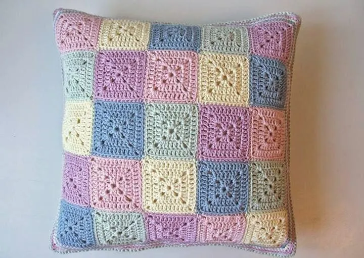 Tejido Facil: Idea: almohadón básico al crochet con pastillas