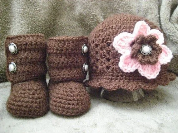 Tejidos Arañita: Botas de lana para bebes tejidas a mano