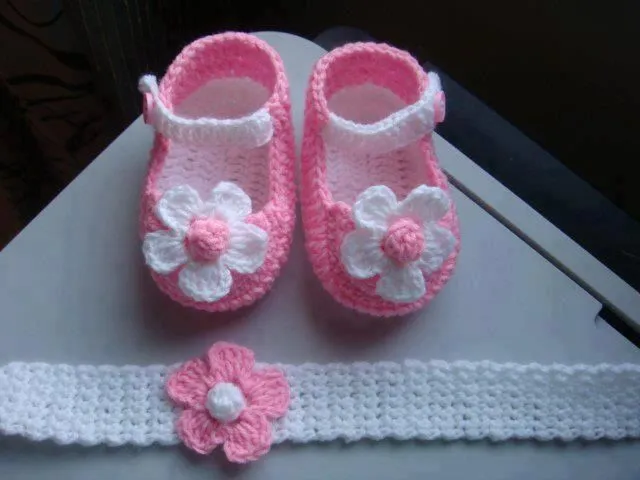 Tejidos para bebe on Pinterest | Crochet Baby Booties, Zapatos and ...
