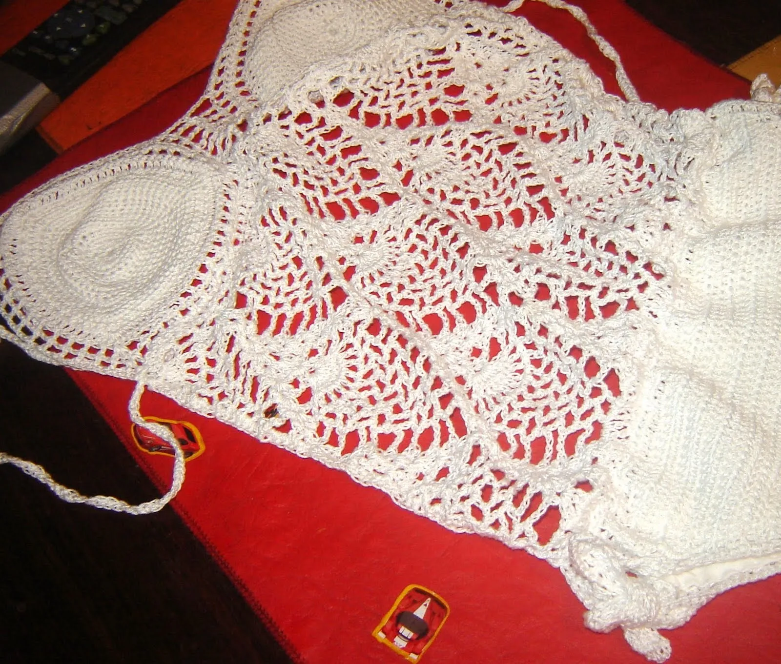este trikini tejido en crochet en sagrado blanco,