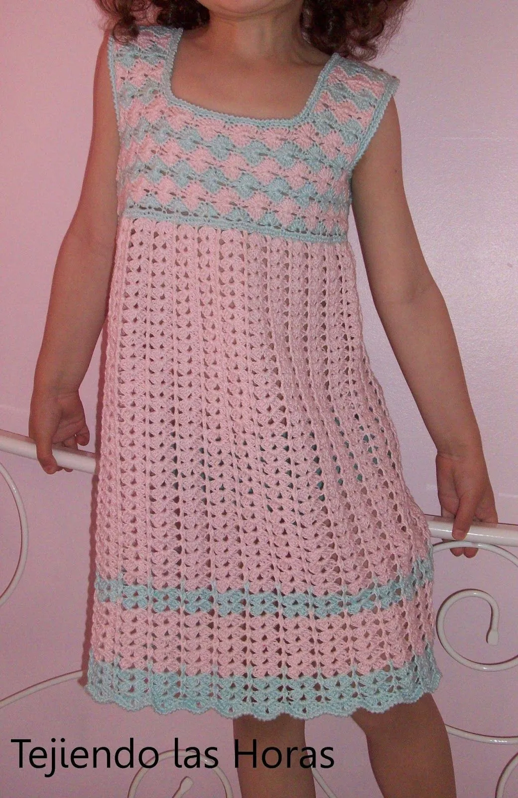 Tejiendo las horas: Vestido de Crochet/Ganchillo para niña.