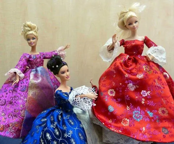 Tela papel tijera: Patrones y moldes de vestidos para Barbie, gratis