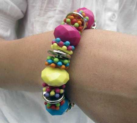 Tendencias color block: pulseras, collares y aretes coloridos para ...