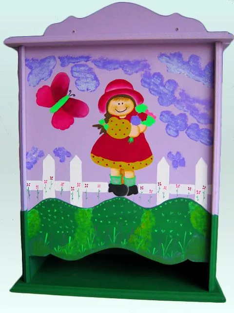 TereArte | Pañalera de madera decorada con muñeca y flores