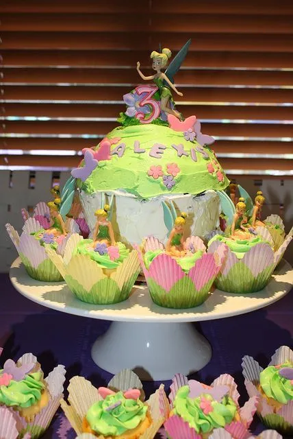 Tinkerbell cupcakes and cake by PaintedSugar, via Flickr ...