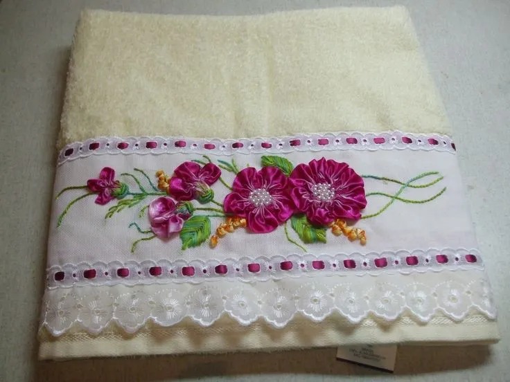 toalhas de banho bordadas 4 | manualidades Listón | Pinterest
