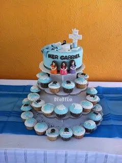 Torre de pastel y cupcakes - Bautizo