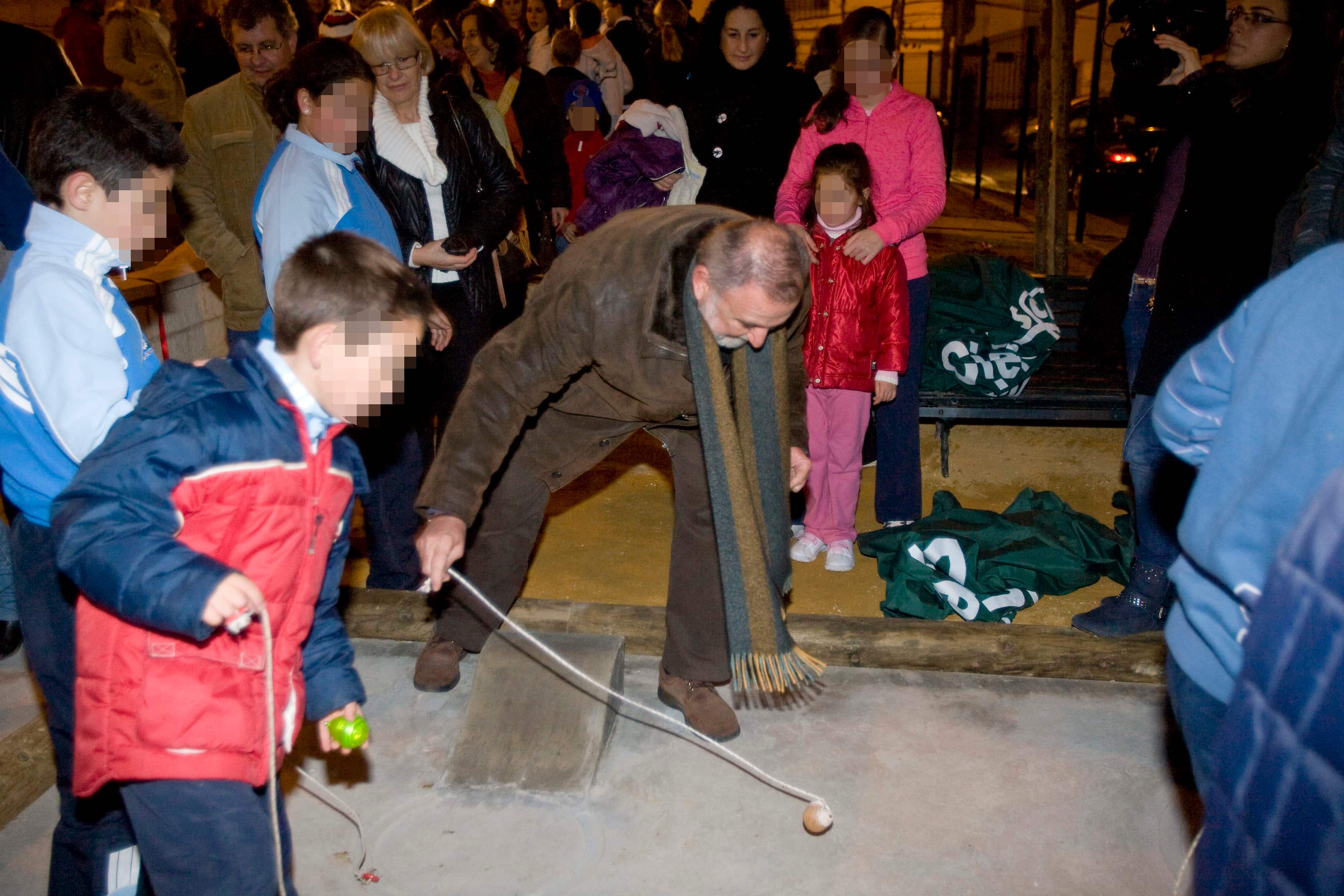 Torrijos inaugura un «trompódromo» en Valdezorras - abcdesevilla. Torrijos inaugura un «trompódromo» en Valdezorras - abcdesevilla.