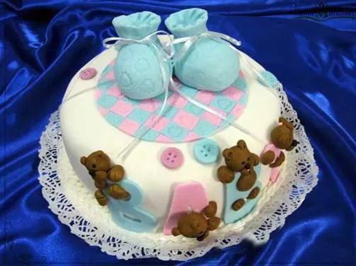 Torta de Baby Shower decorada con ositos, botines y botones modelados ...