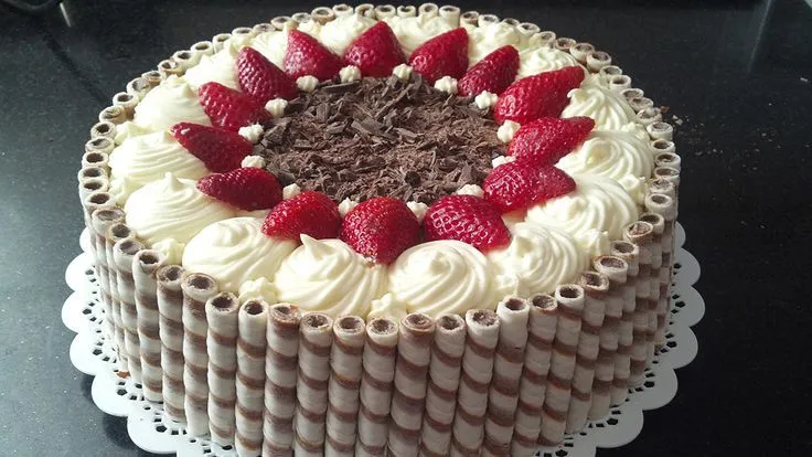 torta de chocolate y frutillas | cakes and breds! | Pinterest ...