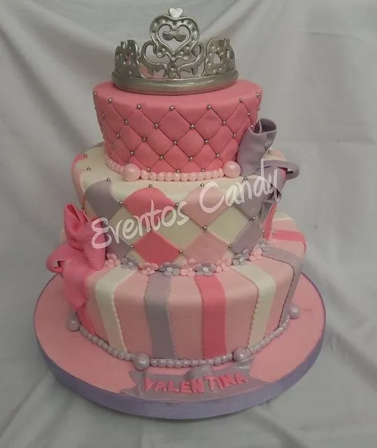 Torta corona de princesas by Eventos Candy, via Flickr | Tortas ...