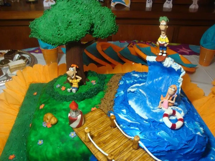 Torta para cumpleaños infantil con Top-pers elaborados en masa ...