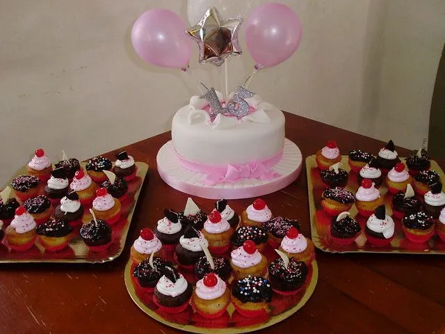 Torta y Cupcakes 15 Años | Flickr - Photo Sharing!