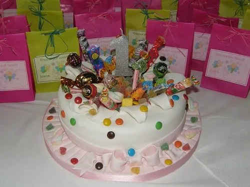 Tortas decoradas con golosinas - Imagui